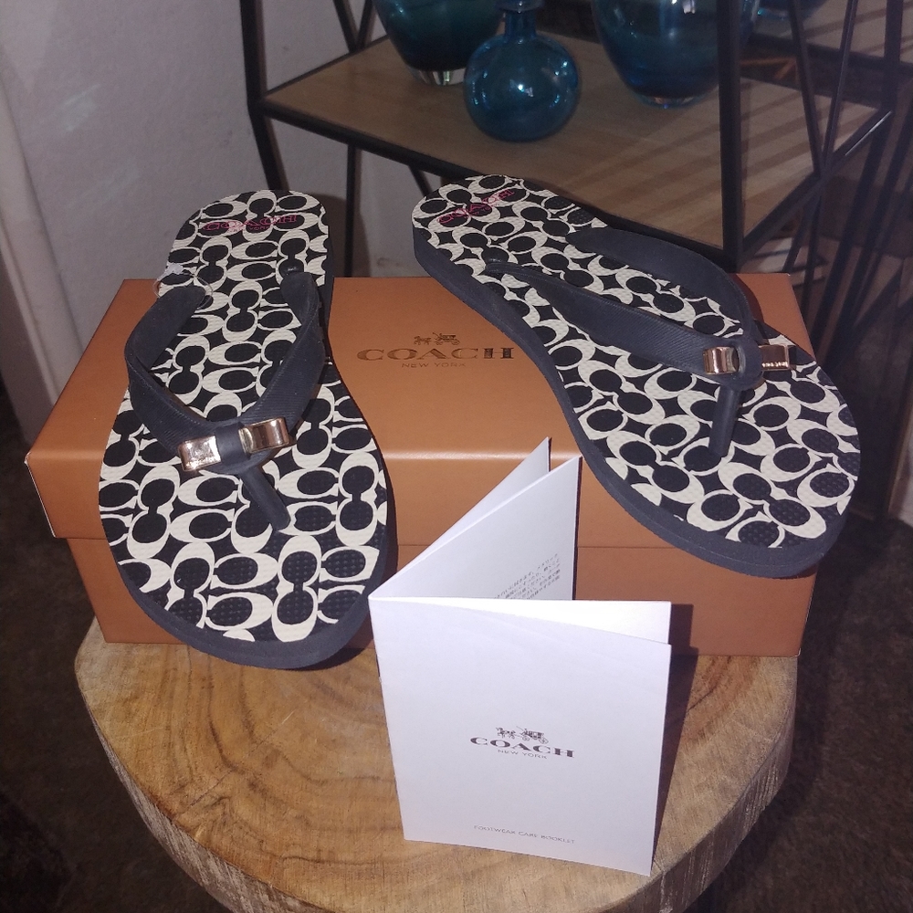 🎊🎉Brand new🎊🎉COACH flip flops size5-6